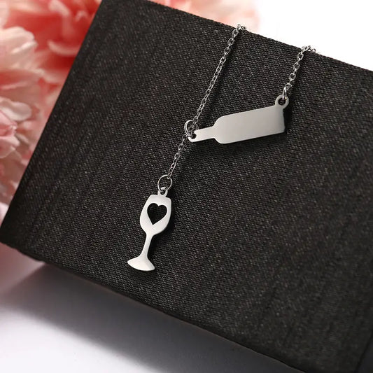 Collar colgante de botella de vino y copa